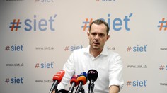 Sociálne balíčky ani vlaky zadarmo nezrušíme, tvrdí Procházka