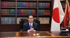 Novým japonským premiérom sa stal Fumio Kišida
