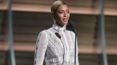Toto si nikto v živom vysielaní nevšimol. Beyoncé a jej odhalené intímne partie