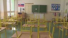 Premiér zvažuje postupné otváranie škôl, ešte v marci hovoril o začiatku septembra
