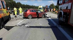 FOTO: V Česku sa pre horúčavy zvlnila a popraskala diaľnica, havarovalo päť áut