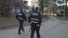 Začalo sa to nevinne, no skončilo nešťastím. Mestskí policajti postrelili záhradkára
