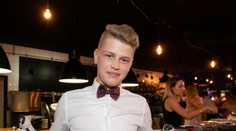 Oliver Oswald sa úplne dochrámal! Krv mu presakovala cez košeľu