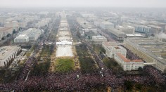 Vo Washingtone protestovali proti Trumpovi státisíce ľudí