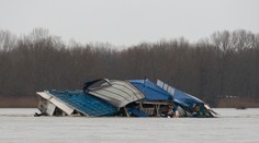 Na Dunaji sa odtrhol pontón so známou reštauráciou, hasiči ho už ukotvili