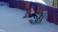 Beh na lyžiach - hromadný pád: Zrazila sa polovica finalistov