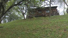 Svah, ktorý sa zosúva, ich môže pripraviť o domy. Obyvatelia dedinky Podhorie žijú v strachu