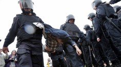 V Moskve a Petrohrade zadržala polícia rádovo stovky demonštrantov