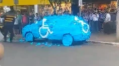 Muž drzo zaparkoval na mieste pre invalidov. Ale tá hanba potom...