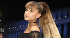 Užialená Ariana Grande opustila Manchester a vrátila sa domov do USA