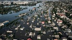 OBRAZOM: Domy zaplavené až po strechu. Rozsah skazy Kachovskej priehrady dokumentujú satelitné snímky