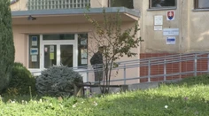 Chcel vraj vraždiť preto, aby zahnal zlé sny. Útočníkovi zo školy v Novákoch nariadili ochranné liečenie