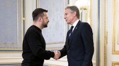 Blinken pricestoval na neohlásenú návštevu Kyjeva. Oznámil, že na Ukrajinu už prichádza nový balík zbraní