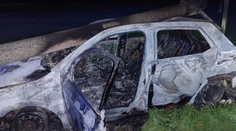 Auto neďaleko Dunajskej Stredy narazilo do elektrického stĺpa, zhorelo do tla. Vodiča (†45) našli bez známok života