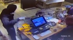 Mladíka, ktorý prepadol pumpu, chytili policajti za pár minút