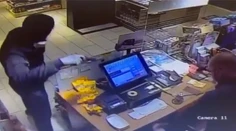 Mladíka, ktorý prepadol pumpu, chytili policajti za pár minút