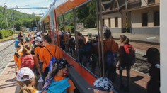 Súčasný obraz tatranských električiek: Hlava na hlave, viacerí cestujú bez rúšok