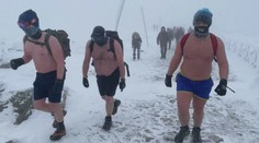 Nová senzácia v poľských horách: Z polonahých turistov majú záchranári hlavu v smútku