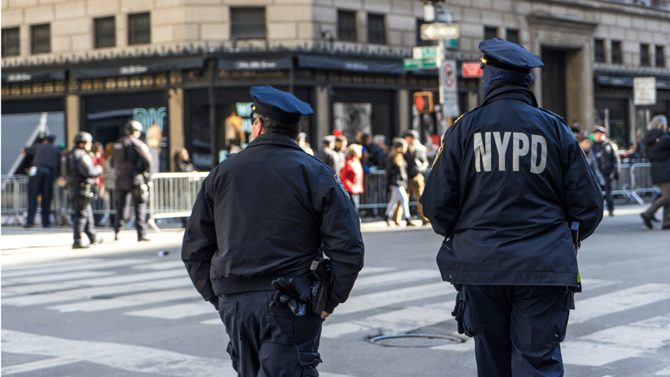 Newyorskí policajti skončili v nemocnici s otravou. Niekto im nalial do nápojov bielidlo