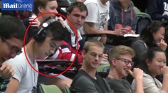 Všetci ho vysmiali. Na prednáške si púšťal porno, zabudol zapojiť slúchadlá
