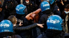 Fotogaléria: Protest proti reštrikciám v Ríme sprevádzali násilnosti