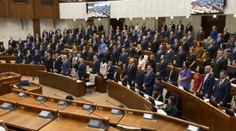 Noví poslanci sľúbili na svoju česť a svedomie vernosť Slovenskej republike