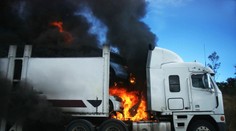 Na diaľnici D2 pri Bratislave-Jarovciach horel kamión, tvorili sa rozsiahle kolóny