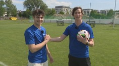 Talent ukázali na pľaci i na ihrisku. Hercov z Pána profesora spája nielen futbal