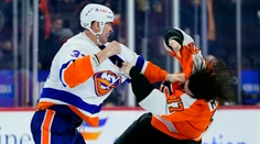 VIDEO: Zdeno Chára sa opäť pobil, jeho tím sa radoval z triumfu po nájazdoch