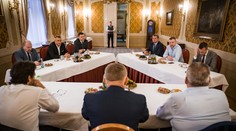 V hre sú aj zmeny vo vláde. Špičky strán diskutovali o tom, ako bude koalícia po voľbách postupovať