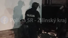 Po Krásne nad Kysucou sa pohyboval ozbrojený muž. Policajti ho zaistili