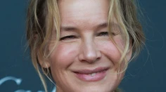 Zbohom botoxu? Renée Zellweger sa na seba opäť podobá