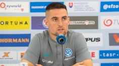 Sydney vybavil trofej, na zraz cestoval deň. Calzona chystá Makovi netypický post