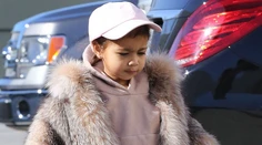 Dcéra Kim Kardashian v pravom kožuchu za 3800 eur!
