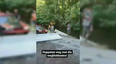 Sprejazdnili uzavretý most. Na východe vyčíňala skupina motoristov