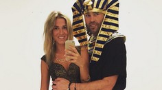 Jágr je pripravený na Halloween. Viac ale zaujala jeho krásna priateľka