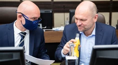 Sulík stále trvá na urýchlenom otvorení obchodov