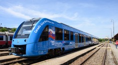 Na Slovensko prišiel na skúšku prvý osobný vlak na svete vyrobený na vodíkový pohon
