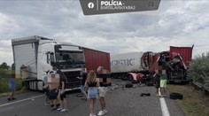 Tragédia na D2. Zrážku dodávky s kamiónom neprežil 42-ročný muž