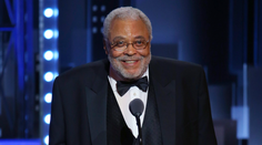 Zomrel herec James Earl Jones (†93), svoj hlas zapožičal Darth Vaderovi z Hviezdnych vojen