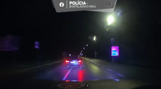 VIDEO: Naháňali ho vo dvoch štátoch. Čech, ktorý „uniesol“ spolujazdca, nabúral na Slovensku