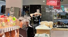 Bitka v predajni potravín v Bratislave. Dvojica príslušníkov SBS tam pre fotografiu napadla muža