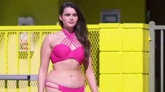 Modelka učí ostatné ženy, aby boli so sebou spokojné
