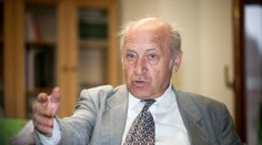 Vo veku 78 rokov zomrel posledný československý federálny premiér Jan Stráský