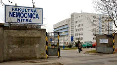 Napätá situácia v nitrianskej fakultnej nemocnici. Riaditeľ má lekárom siahať na platy