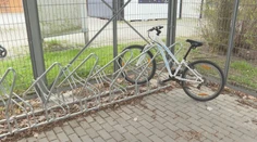 Nepomohla kamera ani zámok. Krádež bicyklov z monitorovaného prístrešku odhalila závažný problém