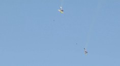 VIDEO: Neuveriteľný kaskadérsky kúsok. Piloti vyskočili z lietadiel a vo vzduchu si ich vymenili