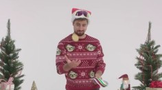 VIDEO: Takto vyzerá vianočný stromček podľa Sagana. Namiesto špicu medaila