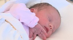 Materskú dávku môžu od januára súbežne poberať obaja rodičia