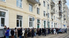 GALÉRIA: Navaľnej výzva - "Napoludnie proti Putinovi" - zabrala. Pred volebnými miestnosťami sa tvoria dlhé rady